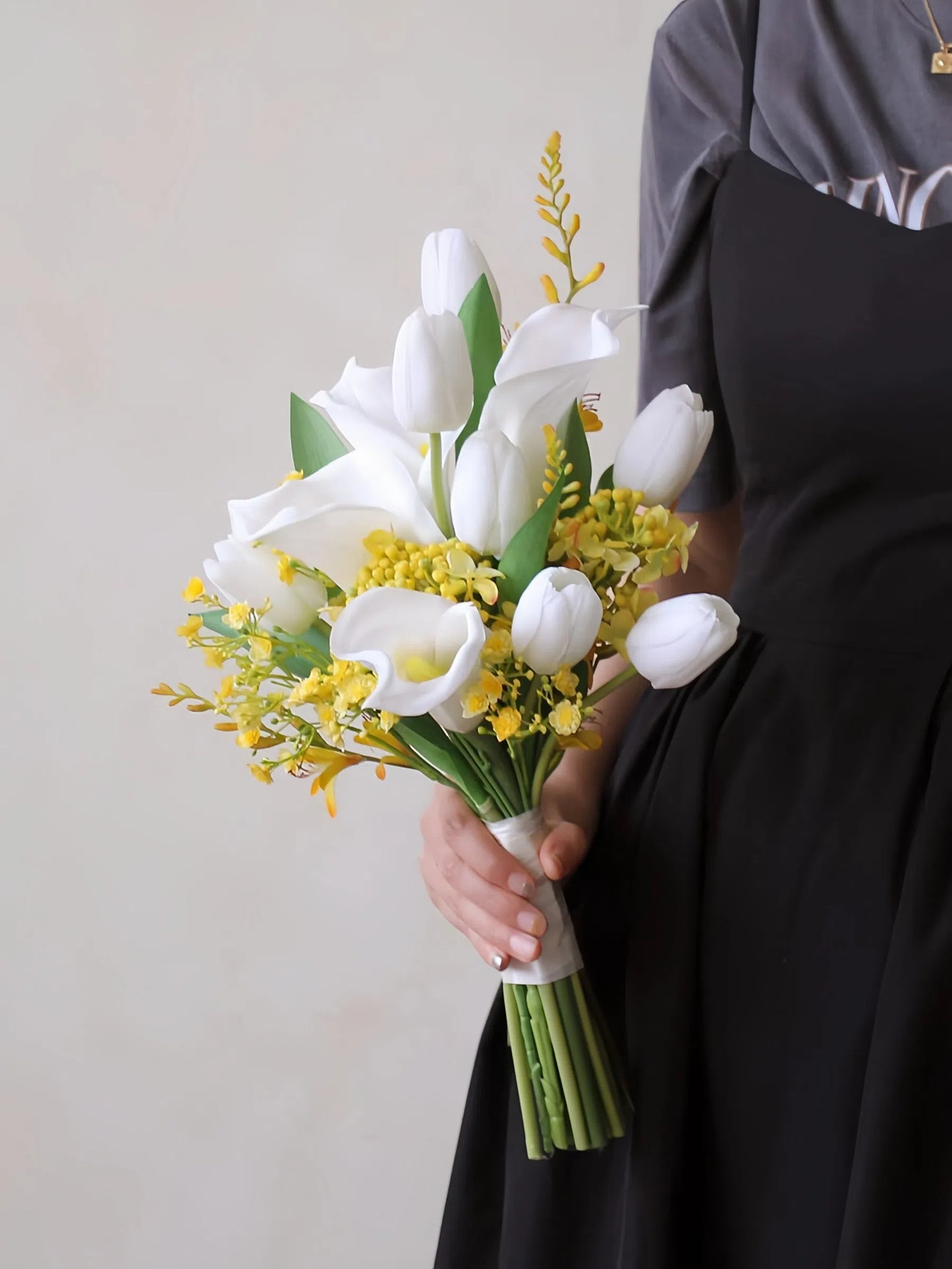 Artificial Calla Lily & Baby’s Breath Wedding Bouquet – 15.7" White & Yellow Bridal Flowers with Green Leaf Accents, Hand-Tied with Satin Ribbon
